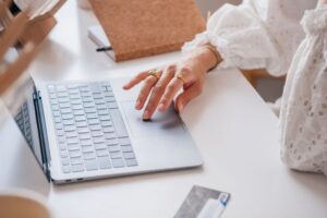 Buying an Engagement Ring Online in the UK: A Safe Guide