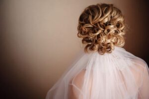 Bridal Hairstyles With a Veil: Placement and Style Ideas